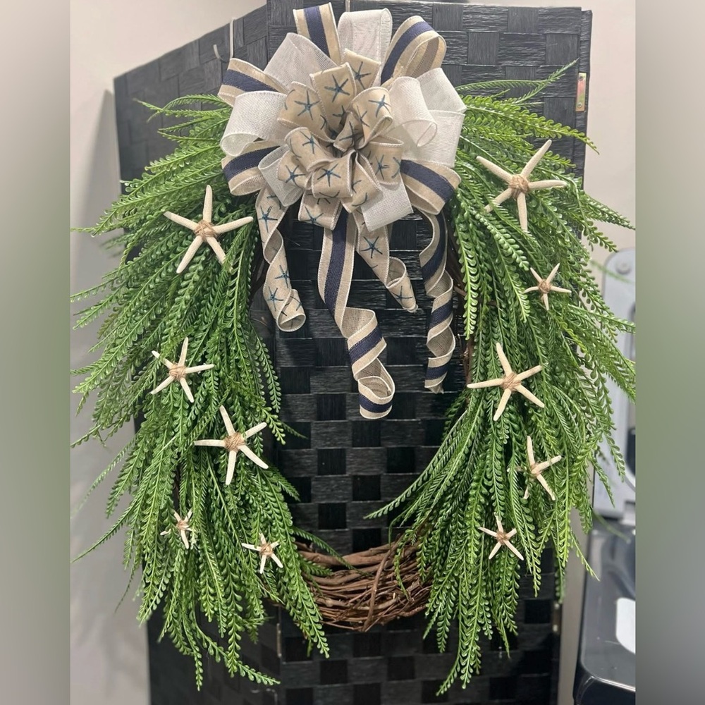 Coastal Starfish Holiday Wreath with Greenery